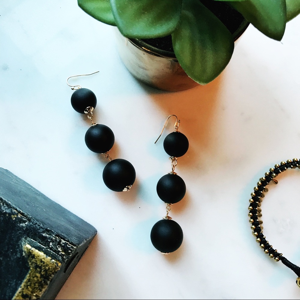 | STUNNING WOOD SPHERE EARRINGS |