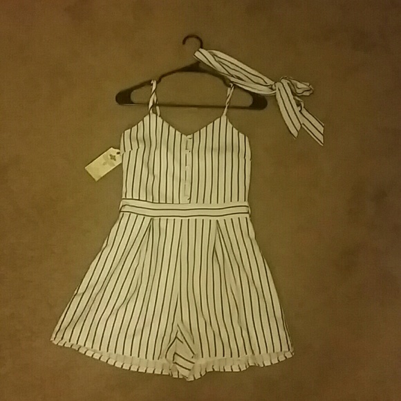 Striped brand new romper - Picture 3 of 3