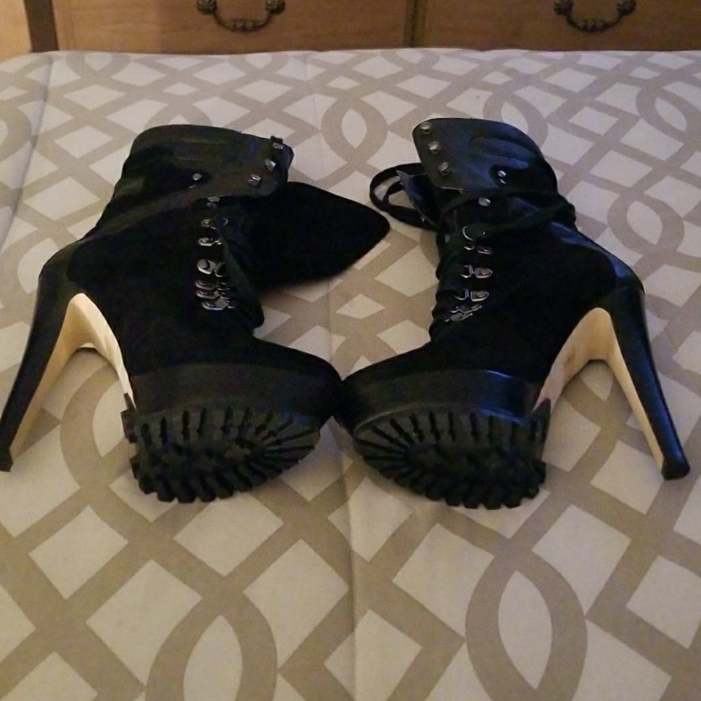 Black Be Be boots