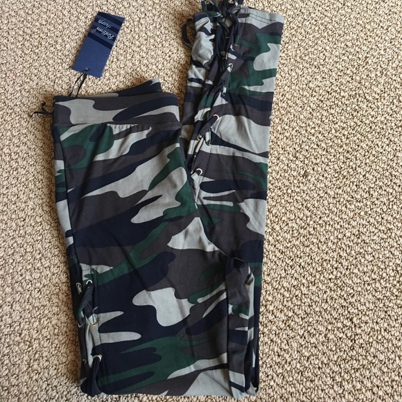 Chloe's Camo Leggings - Picture 2 of 4