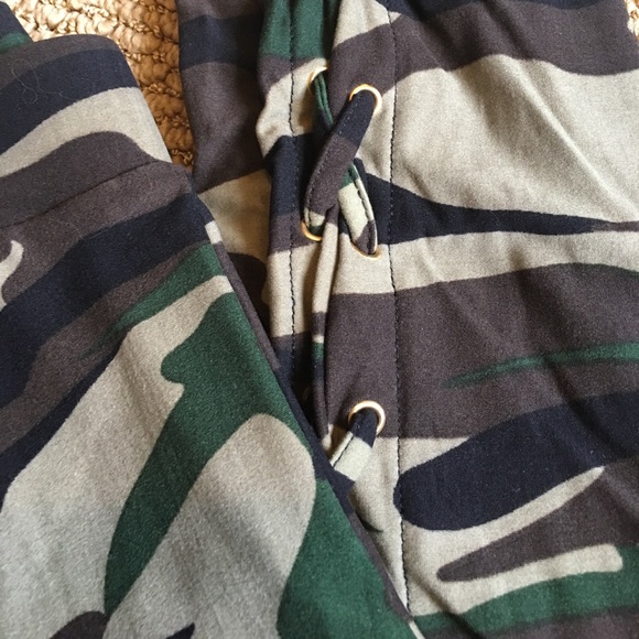 Chloe's Camo Leggings - Picture 3 of 4