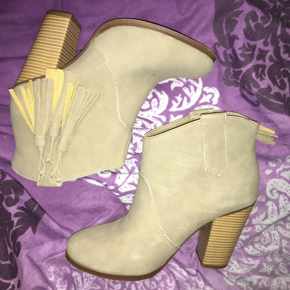 Booties with fringe tassels