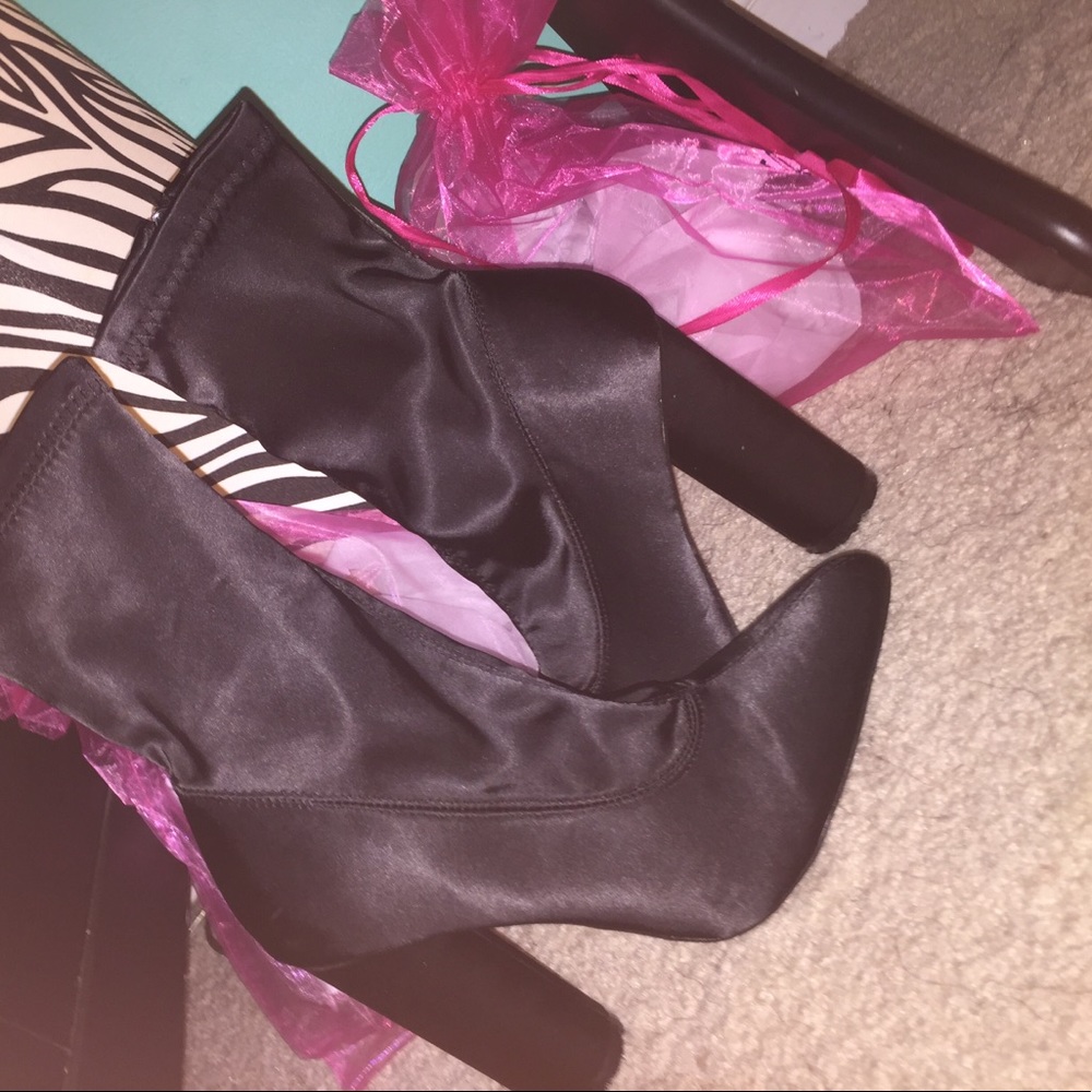 Black heel boots