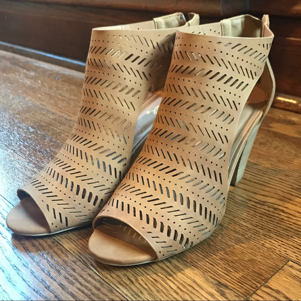 Qupid Open toe booties