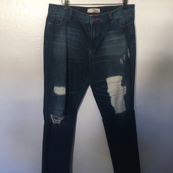 Distressed jeans - Picture 2 of 3