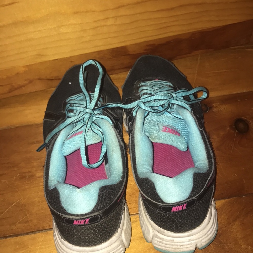 Nike women's tenni shoes