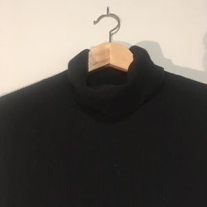 Standard ribbed black long sleeved shirt.