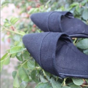 Black pointed toe flats