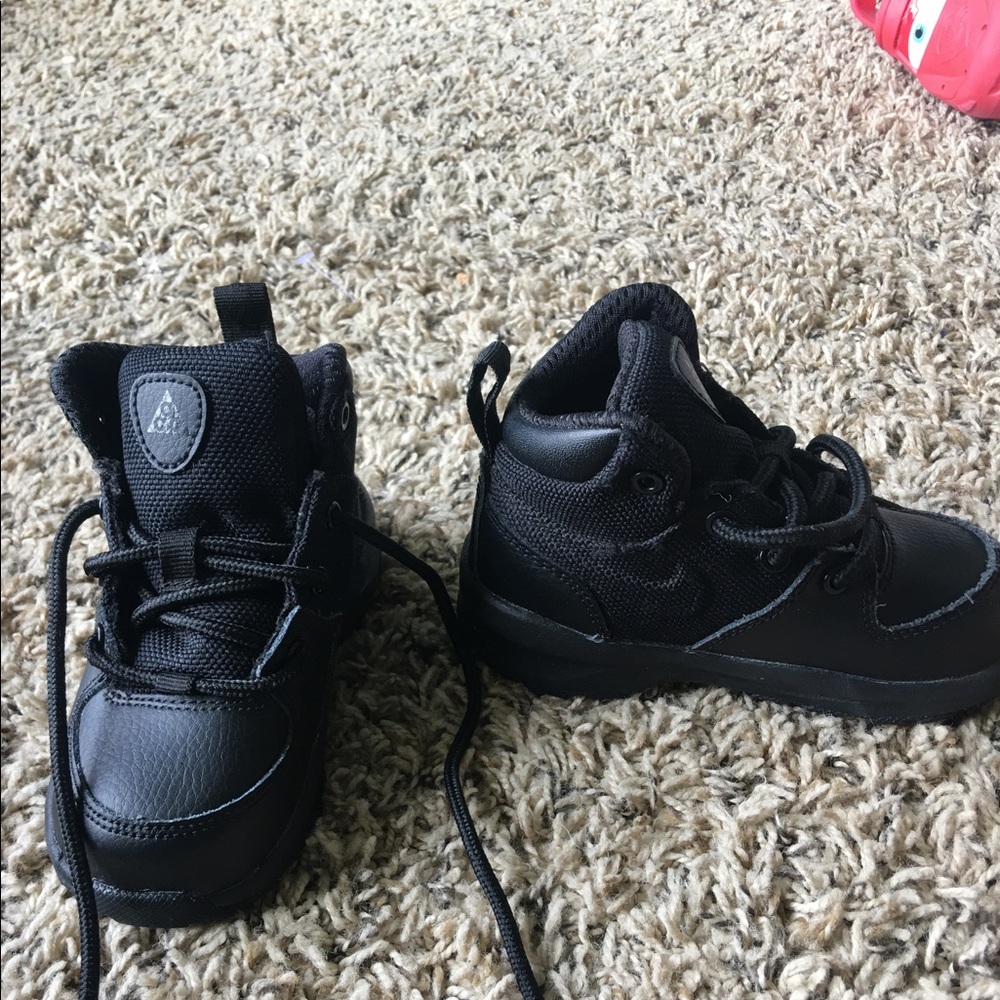 Nike ACG Manoa boots