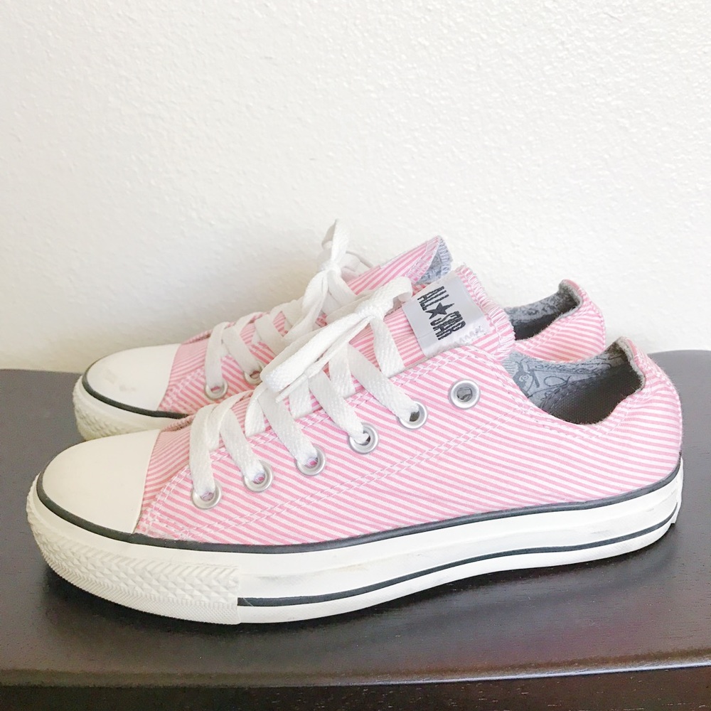 Baby pink/White Striped Low Converse