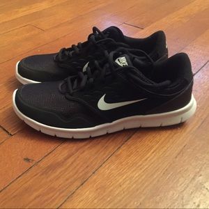 Brand New Women's Nike Orive Sneakers