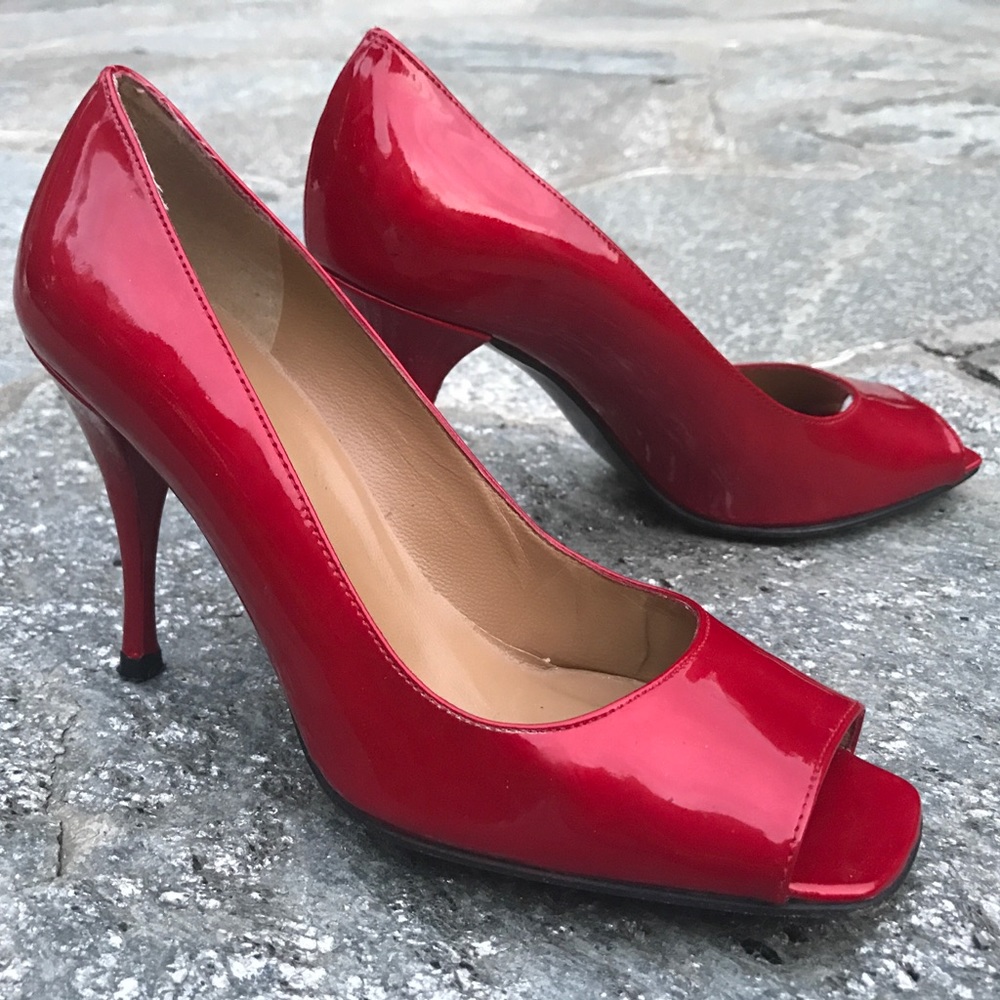 Stuart Weitzman Linda Pumps, peep-toe ruby red