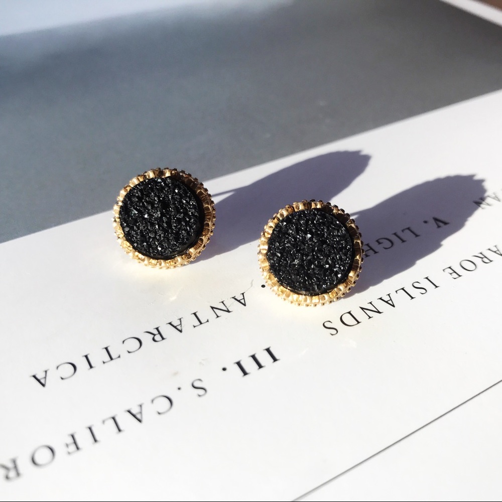 | BLACK DRUZY STUDS |
