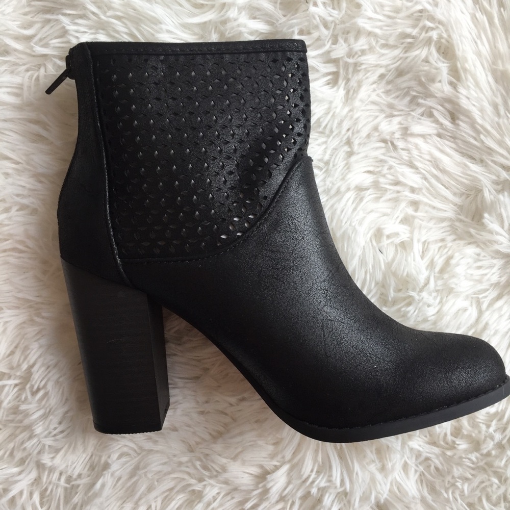 Apt. 9 Rheba Perforated Booties - Picture 6 of 8