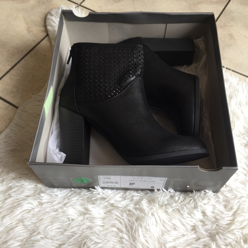 Apt. 9 Rheba Perforated Booties - Picture 7 of 8