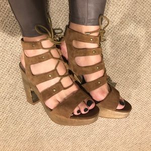 Hinge lace up sandals brown suede
