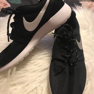 Black and white roshes