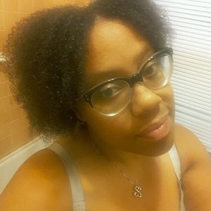 Meet your Posher, Monique