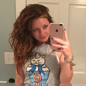 Meet your Posher, Aurora