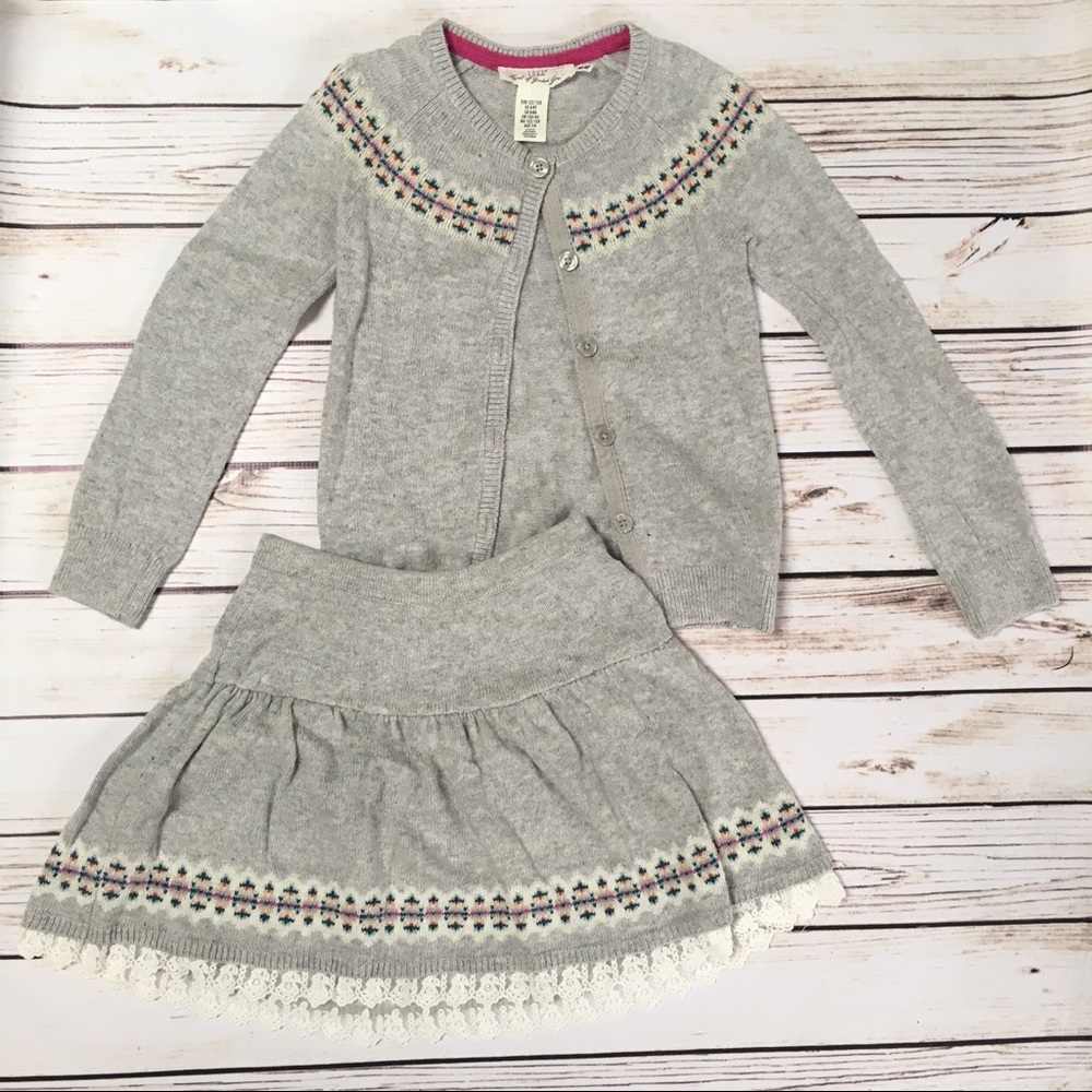 NWOT. H&M Girls Sweater & Skirt Set