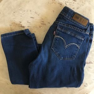 levi skinnies. size 5. euc.