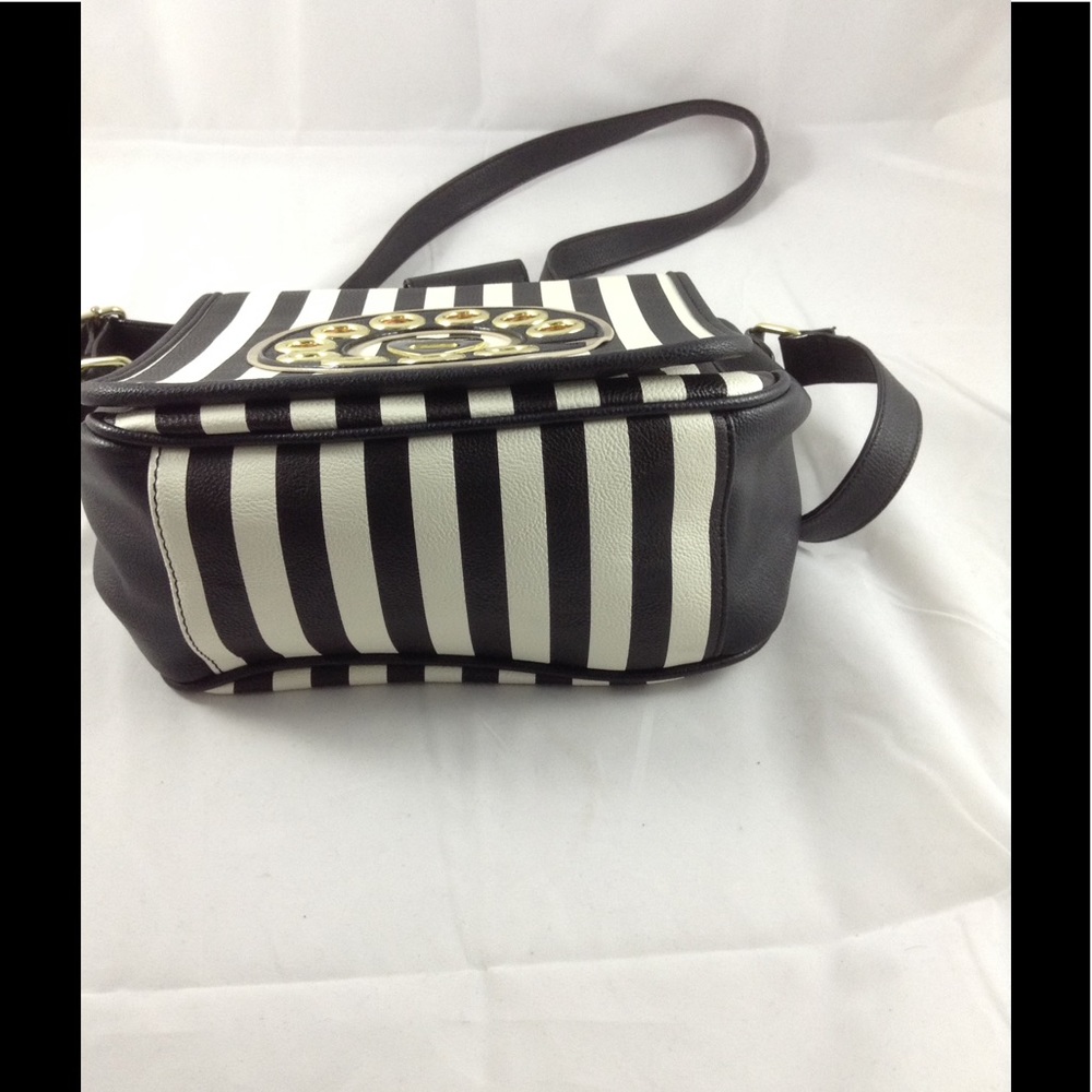 Sold - Picture 3 of 4