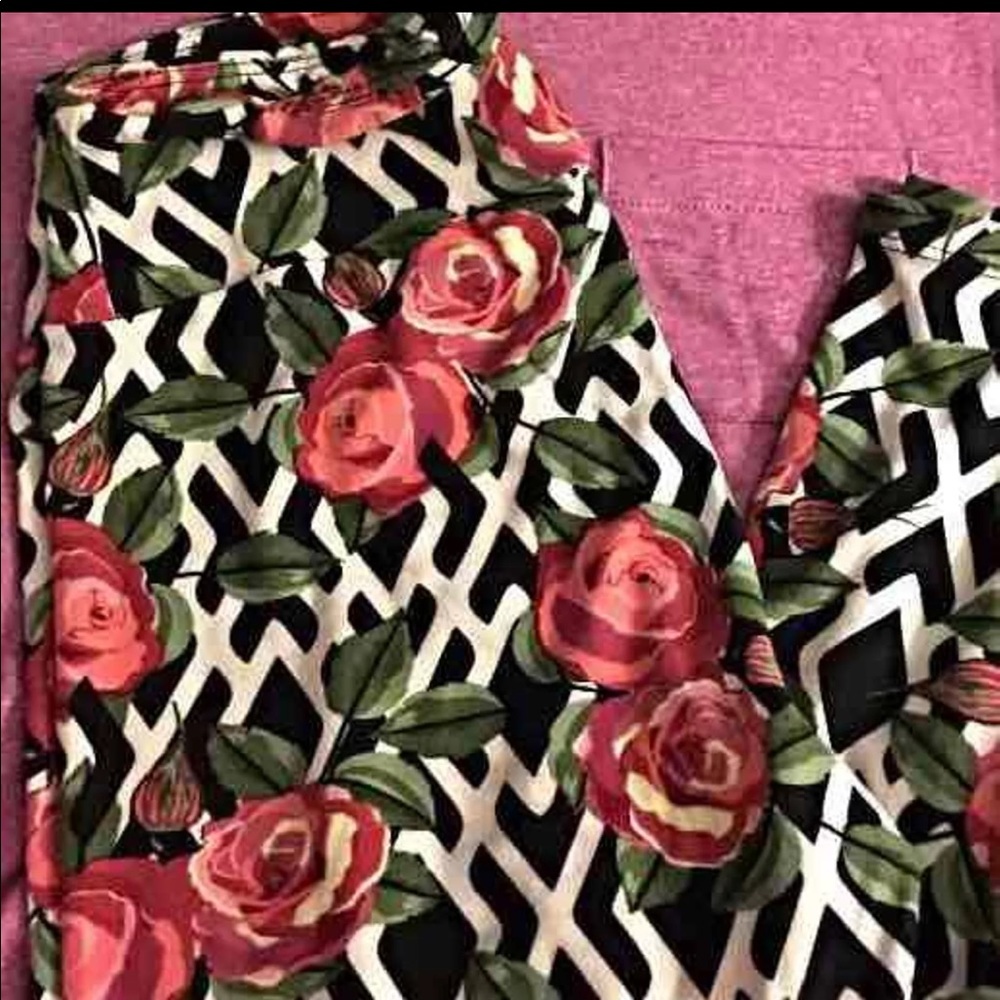 Lularoe Rose trellis print OS leggings