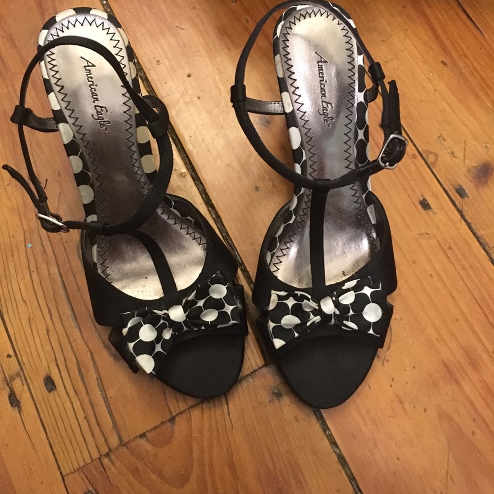 Size 7 American Eagle black and white heels