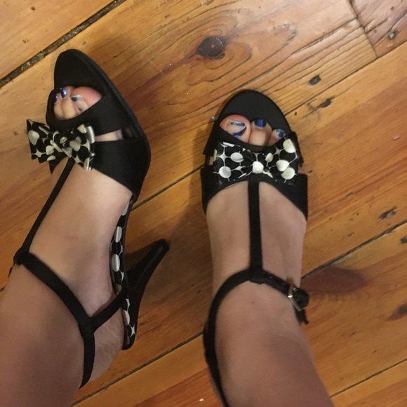 Size 7 American Eagle black and white heels - Picture 2 of 2