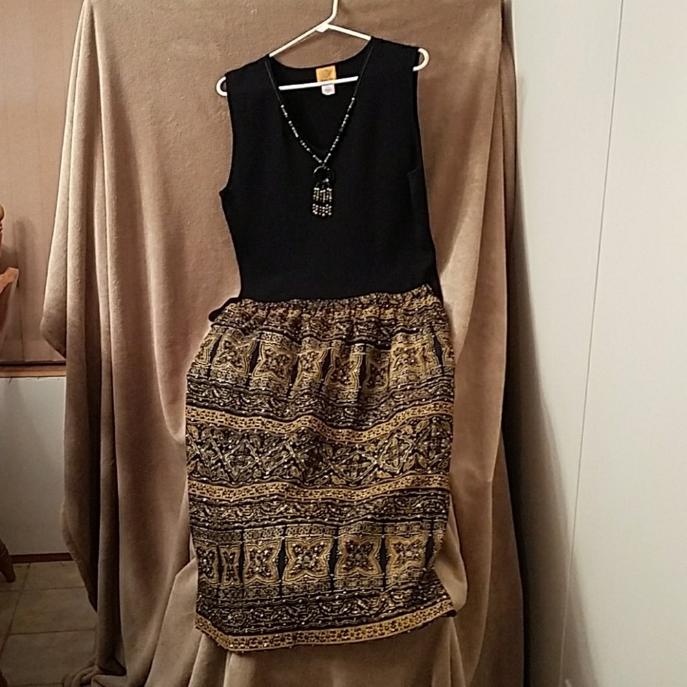 2pc Blk n Gold skirt w/blk v neck,sleeveless swtr