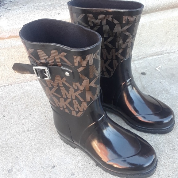 Micheal Kors Rain boots, size 6, mint condition - Picture 2 of 3