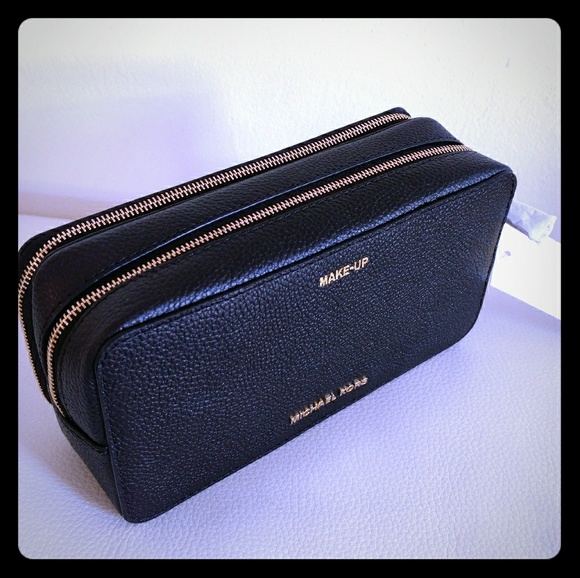 💖SOLD💖MICHAEL KORS MERCER TRAVEL POUCH - Picture 1 of 7