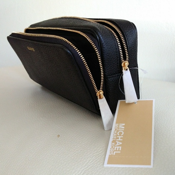 💖SOLD💖MICHAEL KORS MERCER TRAVEL POUCH - Picture 3 of 7