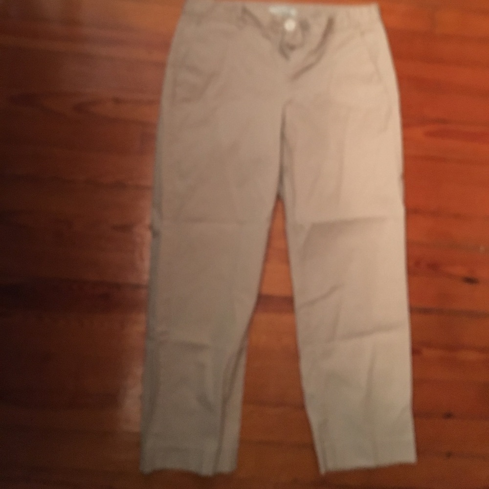 Stretch fit Khaki Capri pants