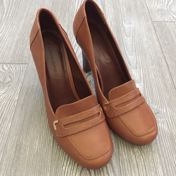 Banana Republic Shoes - Banana Republic Tan Loafer Pumps