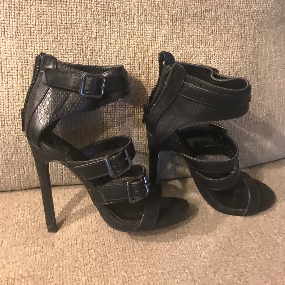 SOLD 
 Worn once - Picture 2 of 5