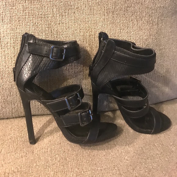 SOLD 
 Worn once - Picture 2 of 5