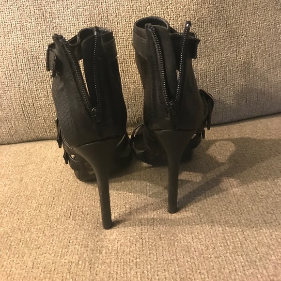 SOLD 
 Worn once - Picture 3 of 5