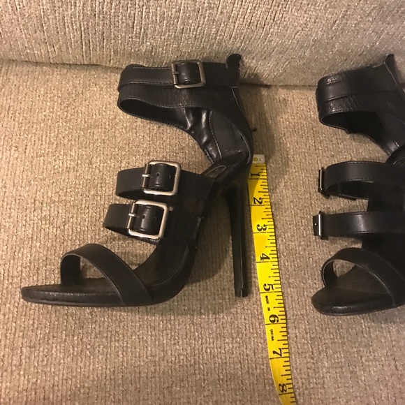 SOLD 
 Worn once - Picture 4 of 5