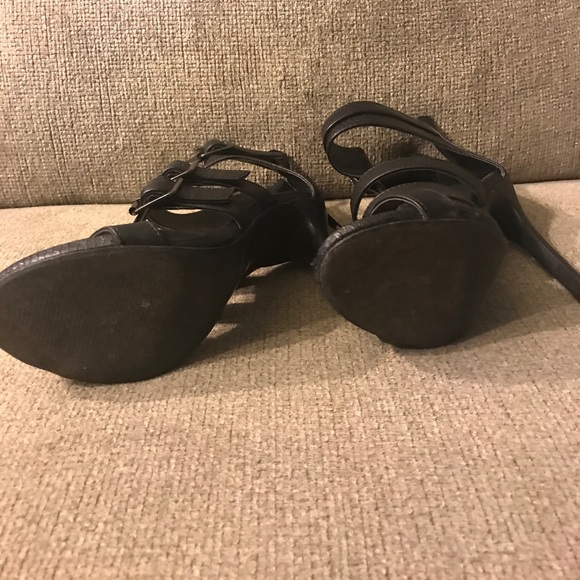 SOLD 
 Worn once - Picture 5 of 5