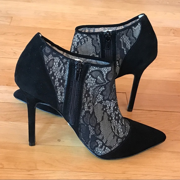 Betsey Johnson "LOLA" Lace Booties Last Pair Sz 7 - Picture 3 of 8