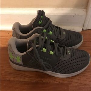 Under Armor Boys Size 4 Grey and Green