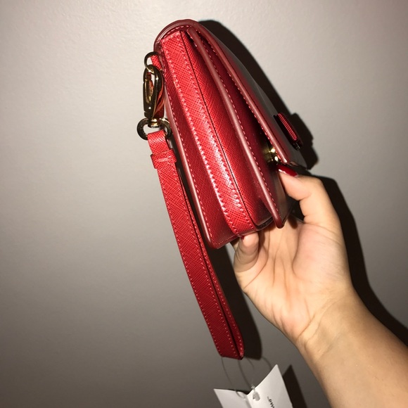 Brand New Buckle Detail Red Camy Ferragamo Clutch - Picture 4 of 8
