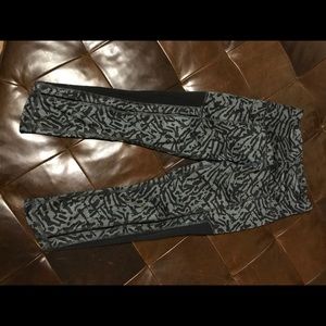 Size 4 Lululemon hot to Street crop