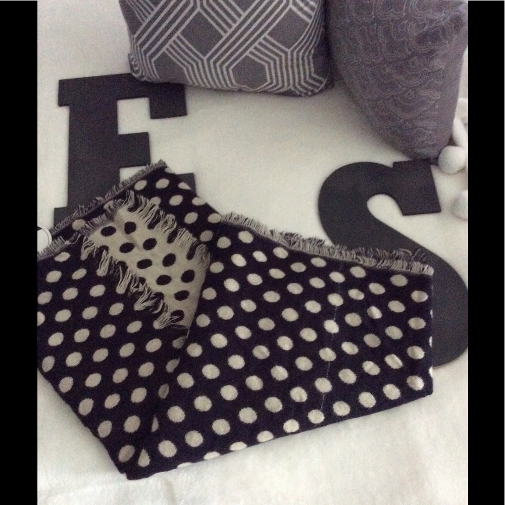 UNDER ONE SKY OVERSIZED BLANKET SCARF