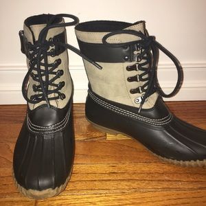 ESPIRIT Black and Tan duck boots