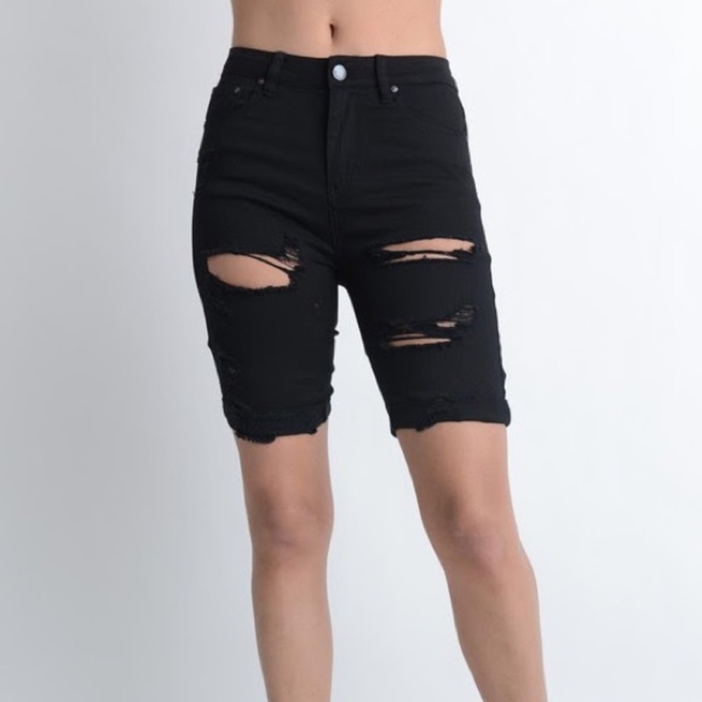 Distressed bermuda shorts