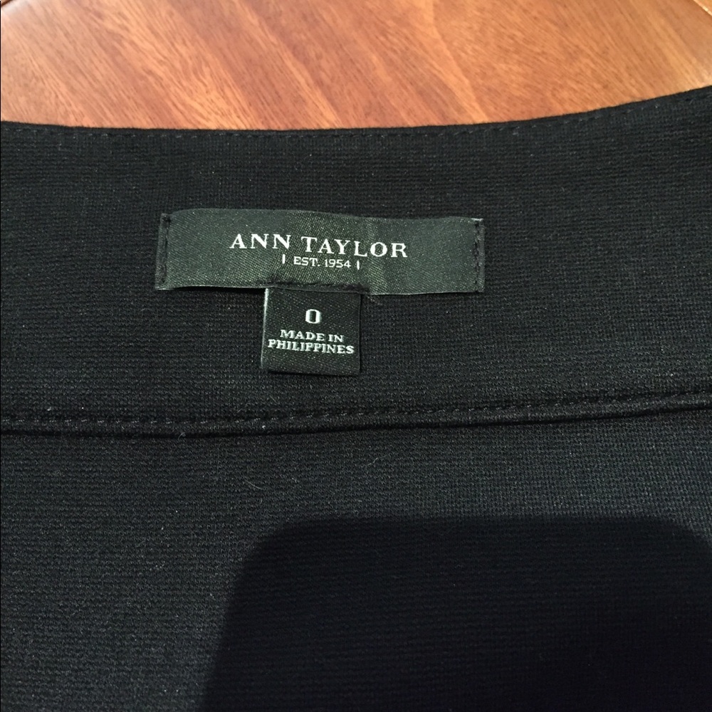 Ann Taylor formal pencil skirt - Picture 5 of 5
