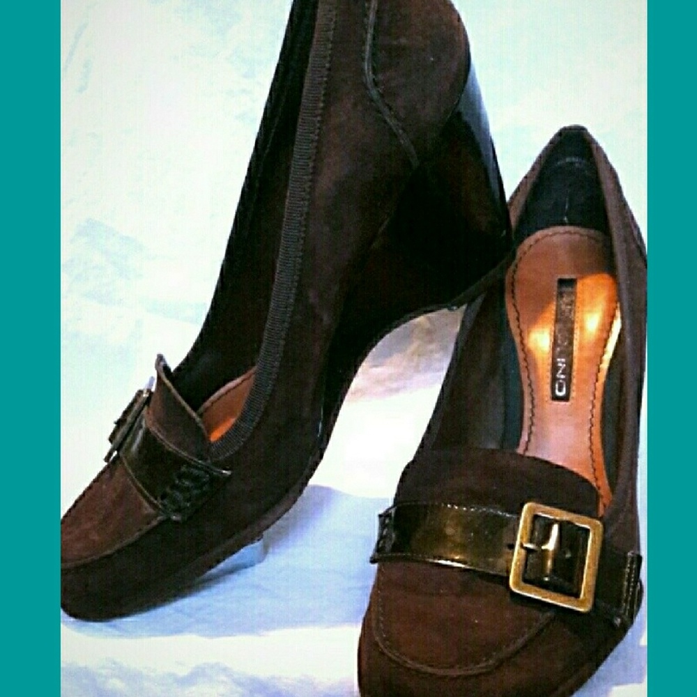 Bandolino brown suede and patent wedge 7.5m