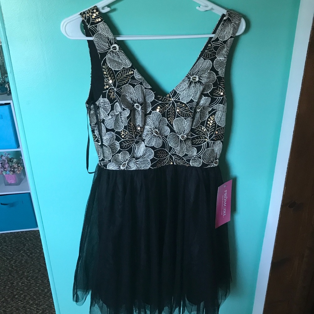 Short black and gold dress NWT